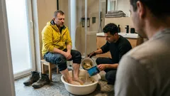 Dlaczego warto dodać liść laurowy do kąpieli stóp? Prosty rytuał, ale z zasadami