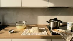 Sera do sałatek już nie kupuję: domowa feta z kefiru w jedną noc