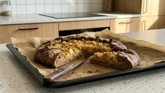 Rustykalna galeta na mące żytniej z kapustą: tarta bez formy, która pasuje i do herbaty, i do zupy