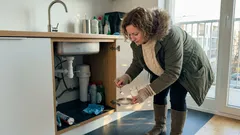 Karaluchy wracają mimo sprzątania: przynęta z sody i cukru oraz miejsca, które decydują o efekcie