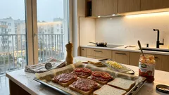 Jak zrobić mini-pizze na chlebie tostowym w 20 minut – bez wyrabiania ciasta